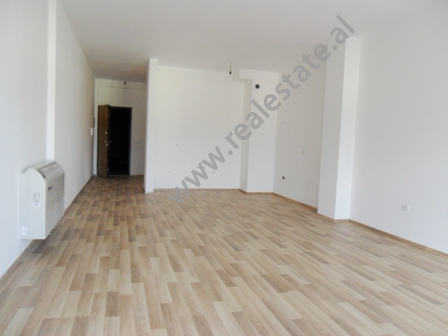 Three bedroom apartment for rent in Tirana, near Artificial Lake, Albania (TRR-216-22b)