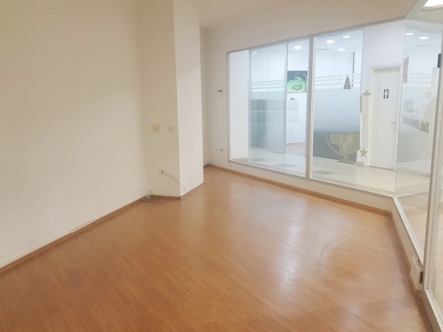 Office space for rent in Deshmoret e Kombit boulevard in Tirana, Albania (TRR-919-18T)