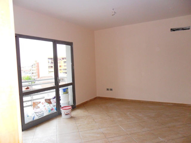 Apartament 2+1 per shitje tek Zogu i Zi ne Tirane , (TRS-412-10)