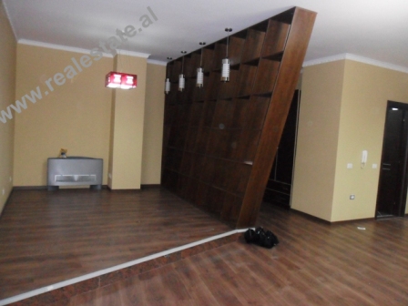 Apartament 2+1 ne shitje te Komuna Parisit ne Tirane (TRS-413-24)