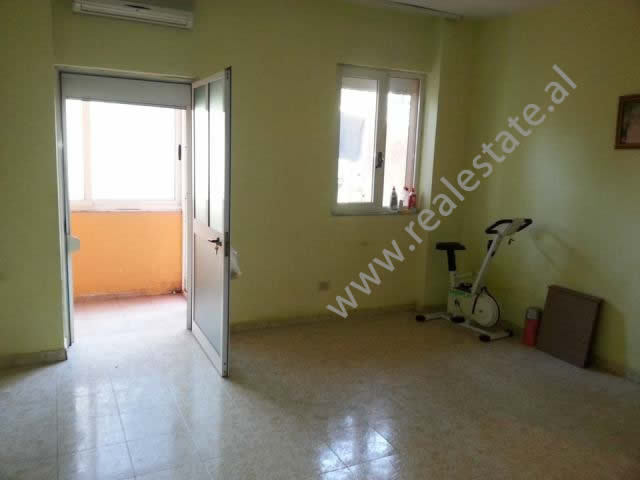 Apartament 1+1 per shitje ne rrugen Faik Konica ne Tirane , (TRS-1013-48)