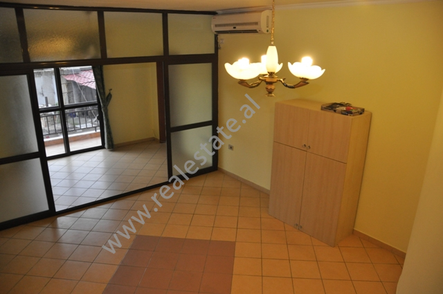 Apartament 1+1 per shitje te zona e 21 Dhjetorit ne Tirane , (TRS-1213-8)