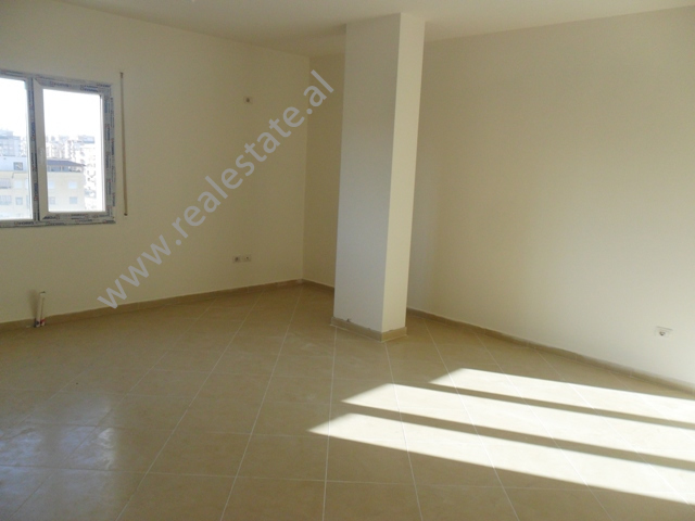 Apartament 2+1 per shitje ne zonen e Don Boskos ne Tirane , (TRS-1213-28b)