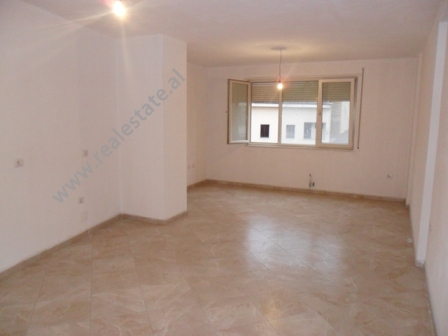 Apartament 2 + 1 ne rrugen Bardhok Biba ne Tirane (TRS-1213-58b)