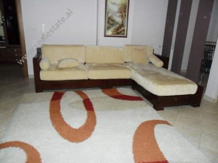 Apartament 2+1 per shitje prane shkolles se Baletit ne Tirane , (TRS-114-34b)