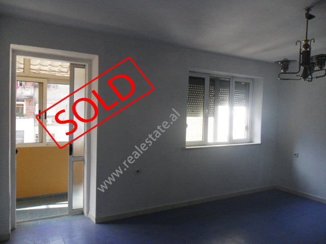 Apartament 1+1 per shitje ne Bulevardin Bajram Curri (TRS-113-10)