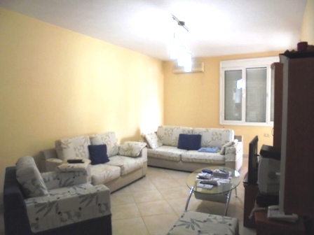 Apartament 3+1 me qera ne rrugen Medar Shtylla ne Tirane (TRS-914-65j)