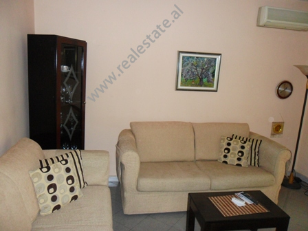 Apartament 1 + 1 me qera ne rrugen Fortuzi ne Tirane (TRR-1014-48b)