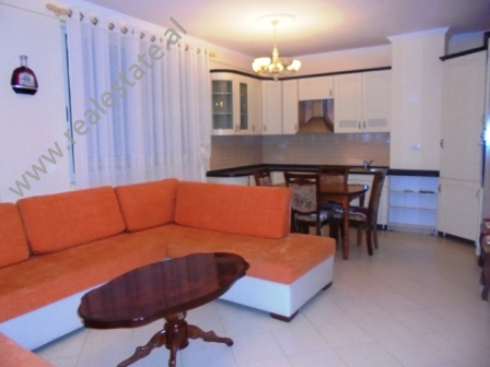 Apartament 2+1 me qera perballe Qendres Kristal ne Tirane (TRR-1114-1j)