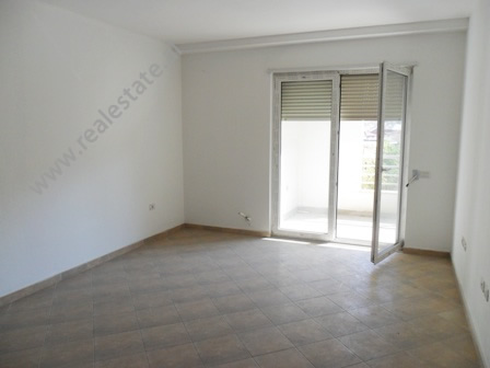 Apartament 2 + 1 per zyra me qera ne rrugen e Elbasanit ne Tirane (TRR-1114-4b)