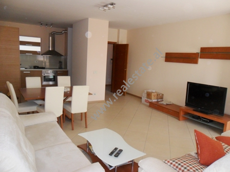 Apartament 2 + 1 per shitje prane Bulevardit Deshmoret e Kombit ne Tirane (TRS-1114-33b)