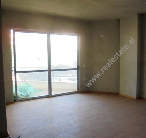 Apartament 3+1 per shitje ne zonen e Freskut ne Tirane (TRS-1214-50r)