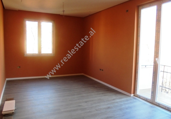 Apartament per zyra me qera ne Myslym Shyri ne Tirane (TRR-115-17r)