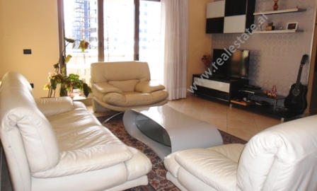 Apartament 3+1 me qera ne qender te Tiranes (TRR-215-7m)