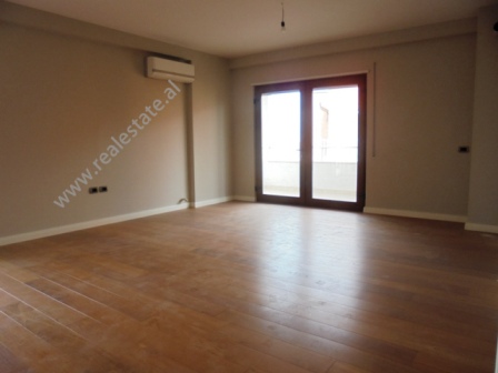 Apartament 3+1 ne shitje tek Liqeni ne Tirane (TRS-215-13m)