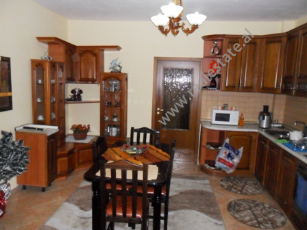 Apartament 3 + 1 per shitje prane rruges Margarita Tutulani ne Tirane (TRS-215-36b)