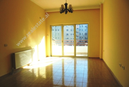Apartament 2+1 me qera ne zonen e Brrylit ne Tirane (TRR-215-37m)