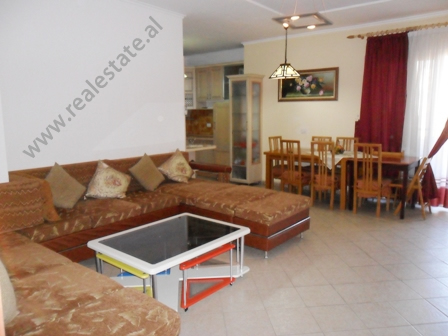 Apartament 2 + 1 me qera prane rruges Qemal Stafa ne Tirane (TRR-415-29b)