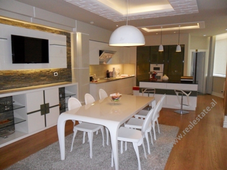 Apartament dupleks modern per shitje prane bulevardit Bajram Curri ne Tirane (TRS-415-38b)