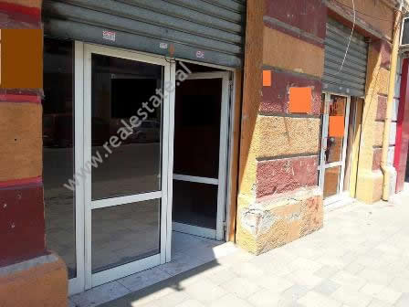 Dyqan me qera prane zones se Medrese ne Tirane (TRR-415-73b)