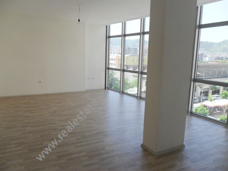 Apartament modern 1 + 1 per shitje prane rruges se Kavajes ne Tirane (TRS-515-12b)