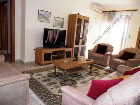 Apartament 2 + 1 me qera prane rruges Myslym Shyri ne Tirane (TRR-815-53b)