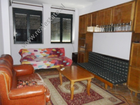 Apartament 1 + 1 me qera ne rrugen e Durresit ne Tirane (TRR-915-7b)