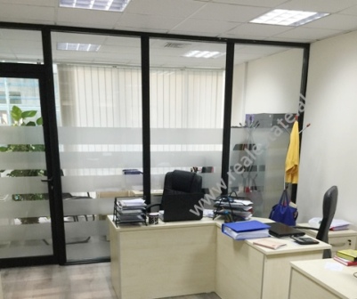 Zyra me qera ne qender te Tiranes (TRR-915-11m)