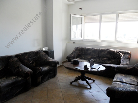 Apartament 2 + 1 me qera prane Zogut te Zi ne Tirane (TRR-915-70b)