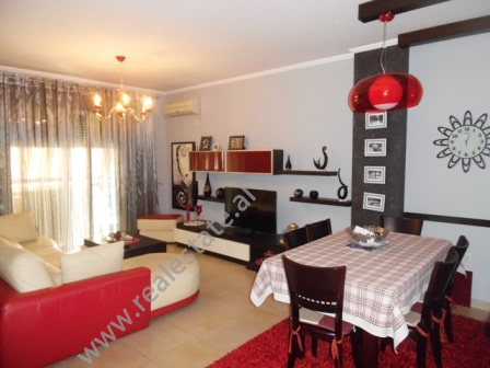 Apartament 2+1 me qera ne rrugen Ismail Qemali ne Tirane