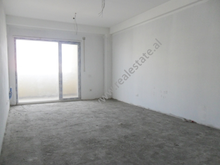 Apartament 2 + 1 per shitje prane Zogut te Zi ne Tirane (TRS-1015-11b)