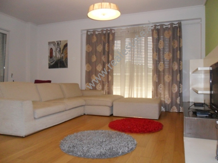 Apartament 2 + 1 me qera ne rrugen e Elbasanit ne Tirane (TRR-315-41b)