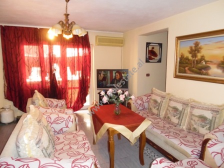 Apartament 2+1 me qera prane ish Ekspozites ne Tirane (TRR-1015-38K)