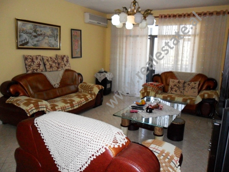 Apartament 2 + 1 per shitje prane Zogut te Zi ne Tirane (TRS-1115-25b)