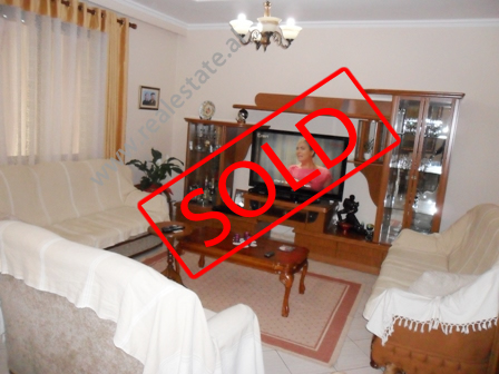 Apartament 3+1 per shitje ne fillimin e rruges Muhamet Gjollesha ne Tirane (TRS-315-36b)