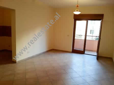Apartament 2 + 1 per shitje prane qendres se Tiranes (TRS-1115-53b)