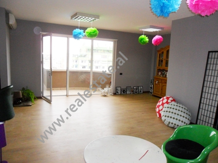 Apartament 2 + 1 per shitje ne bulevardin Bajram Curri ne Tirane (TRS-1115-76b)
