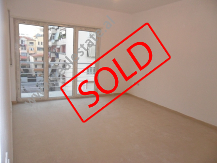 Apartament 1 + 1 per shitje ne zonen e Don Boskos ne Tirane (TRS-1215-34b)
