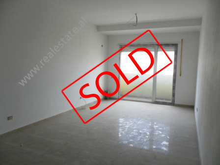Apartament 1 + 1 per shitje ne zonen e Zogut te Zi ne Tirane (TRS-1015-10b)