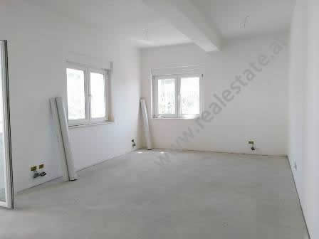 Apartament 3 + 1 per shitje ne nje Kompleks te Ri ne zonen e Saukut ne Tirane (TRS-416-35b)