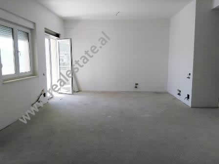 Apartament 2 + 1 per shitje ne nje kompleks te ri ne zonen e Saukut ne Tirane (TRS-416-44b)