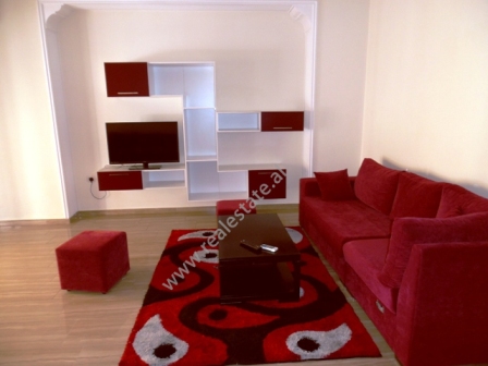 Apartament 3+1 me qera prane Bllokut te Ambasadeve ne Tirane (TRR-516-28d)