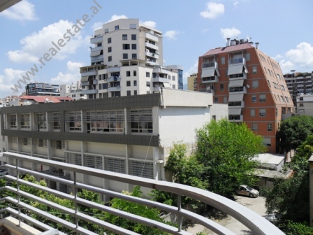 Apartament 2 + 1 me qera perballe Fakultetit te Drejtesise ne Tirane (TRR-616-25b)