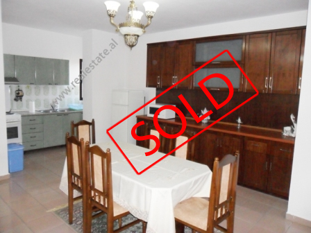 Apartament 2 + 1 per shitje prane qendres se Tiranes (TRS-315-52b)