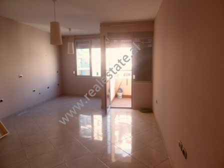 Apartament 2+1 me qera per zyre ne rrugen e Dibres ne Tirane (TRR-816-22K)
