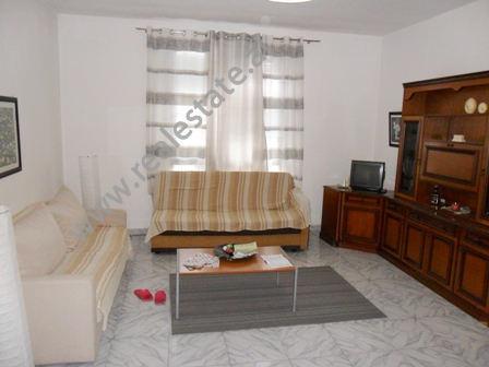 Apartament 2 + 1 me qera ne zonen e Selvise ne Tirane (TRR-816-44b)