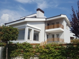 Vile 3 kateshe per shitje ne nje qender residenciale ne Lunder, Tirane (TRS-916-1a)