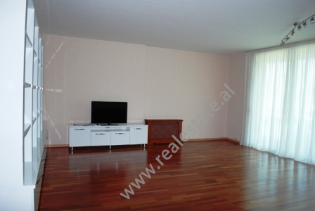 Apartament 3+1 me qera tek ETC ne Tirane (TRR-916-21K)