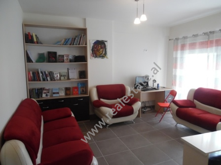 Apartament 1+1 per shitje ne zonen e Liqenit te Thate ne Tirane (TRS-1016-2K)