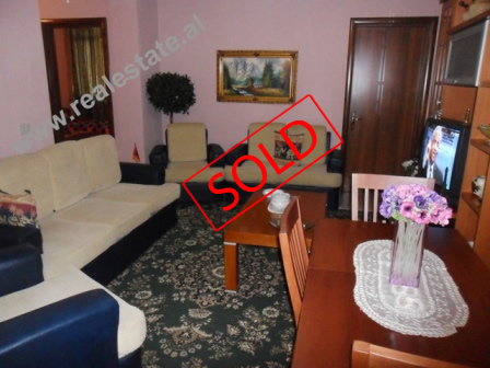 Apartament 3+1 ne shitje ne Komune te Parisit ne Tirane (TRS-413-22)